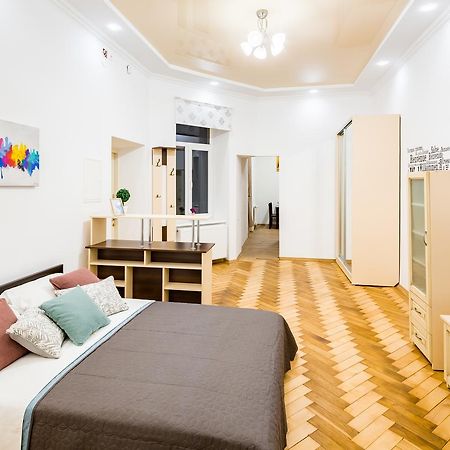 Bright And Cozy Apart With Balcony Lviv Eksteriør bilde
